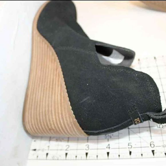 NEW TOMS Kallie Wedge Womens Black Suede Cutout Ankle Boot Size 9 - Picture 9 of 9